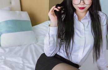 BoBoSocks袜啵啵 – 稚予的最新提案！透明高跟鞋的照片，谁买单？