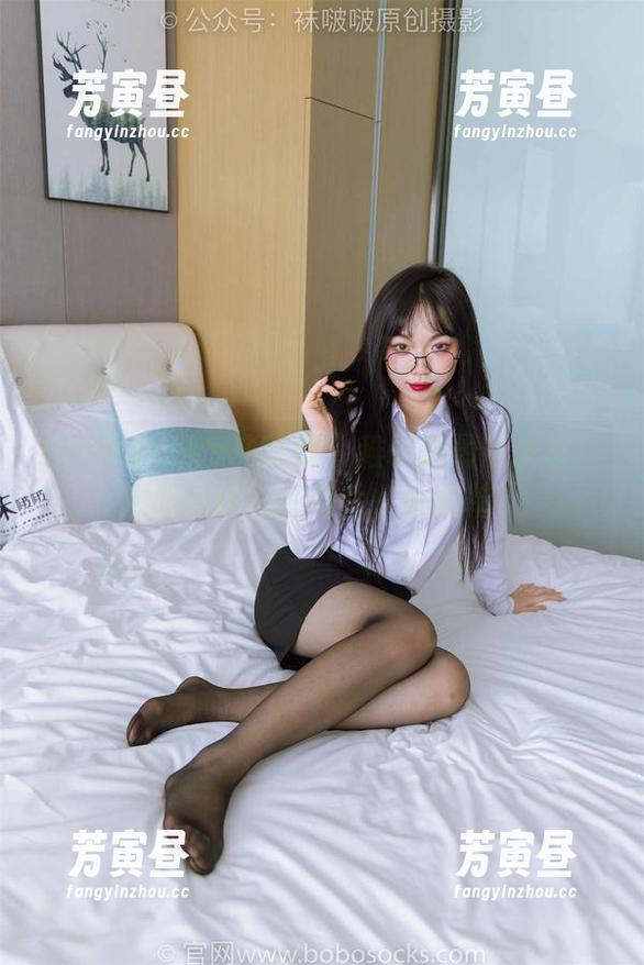BoBoSocks袜啵啵 - 稚予的最新提案！透明高跟鞋的照片，谁买单？