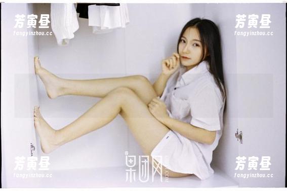 GIRLT果团网 - 每次看到龚玥菲穿白丝的福利，就忍不住要点开图包，罪过吗？