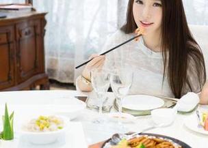 MiStar魅妍社 – 李可可的户外写真：不小心点燃了“我也是模特”的梦想，但最后与草地有了一场亲密接触。