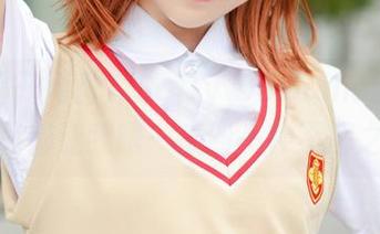 每次揭开网盘，Sally Dorasnow的制服作品都让我唔…感到一种不解之谜！