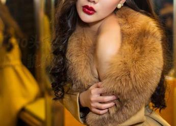 TouTiao头条女神 – 免费图集：李丽莎的运动风，貌似边跑边观察，可真就显得眼花缭乱。