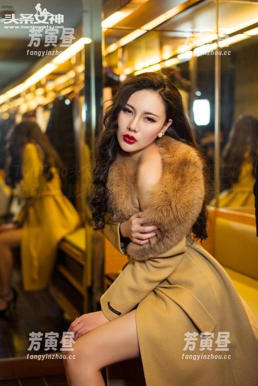 TouTiao头条女神 - 免费图集：李丽莎的运动风，貌似边跑边观察，可真就显得眼花缭乱。