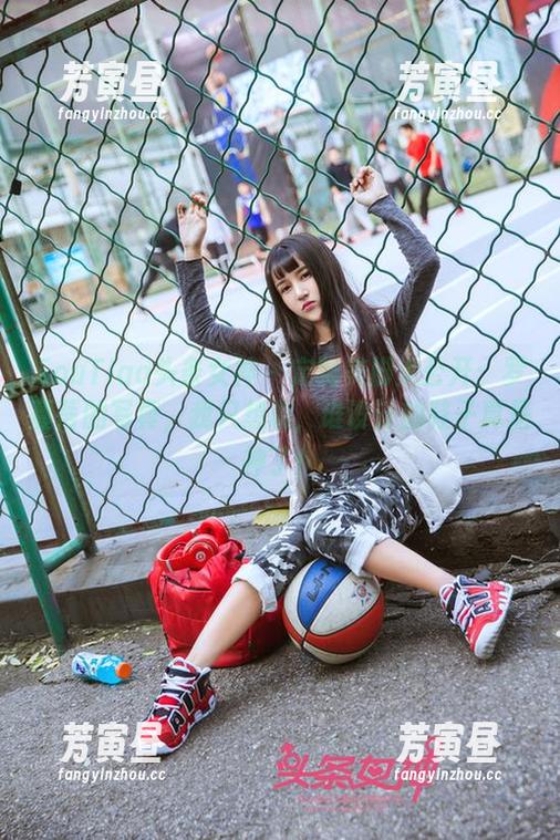 TouTiao头条女神-罗蔓蒂 TouTiao头条女神 - 定制美脚大公开:罗蔓蒂的写真,我只想说,谁设计的鞋子真是神了!