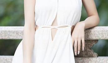 XIAOYU语画界 – 我觉得周思乔Betty的镂空玉背套图就是那种看一遍还想再看，快点下载吧，我要给它个特别的标记！