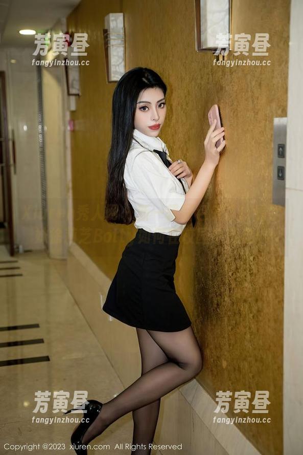 Xiuren秀人网 - 新一辑图包来了！看学妹徐莉芝Botty如何在校园中游走！