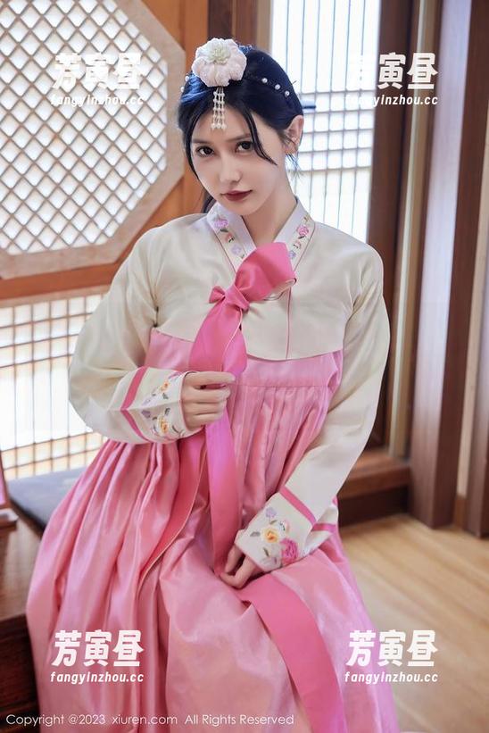 Xiuren秀人网-白兔西希 Xiuren秀人网 - 从白兔西希的校园美图中发现,我的大学生活竟然只是一部剧本!