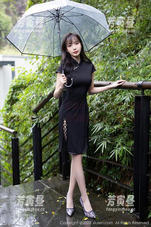 Xiuren秀人网 - 看这小家伙，白小喵的裸足成了我的新宠，美图随手下载，超划算！
