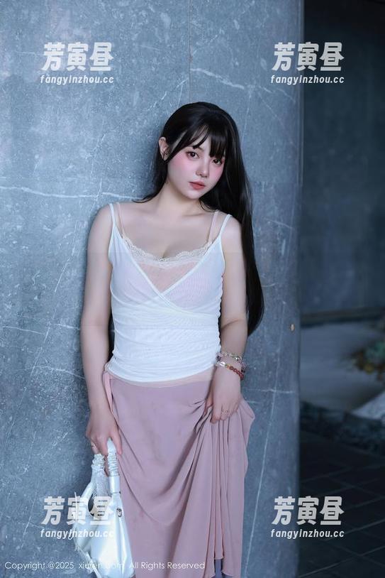 Xiuren秀人网-私语baby Xiuren秀人网 - 只要一眼,私语baby的水手服福利图包就俘获了心?
