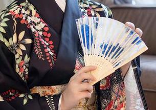 Xiuren秀人网 – 浴室里的童千艺cara：ここで何かが起こる！（是什么在悄悄发生？）