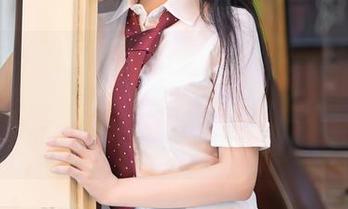 Xiuren秀人网 – 糯美子nini在校园里的随意笔触，作品那么不凡，快来抢占免费名额！