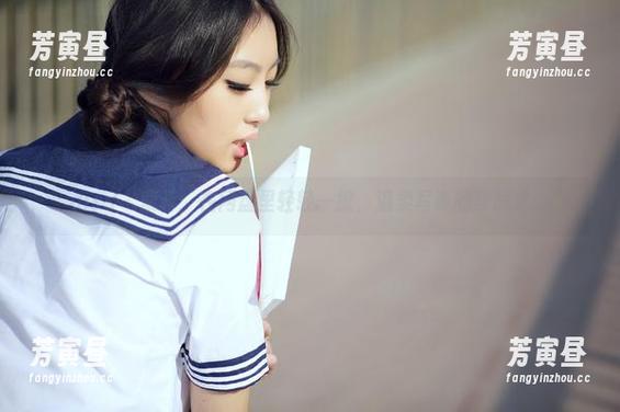 aiss - 索菲：在网盘里轻轻一掀，温柔写真的禁忌之美