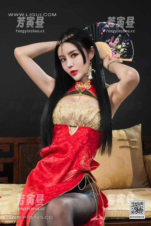 丽柜 - 最新图片！Amily穿连体衣这是要开派对吗？我这小心脏一抖...