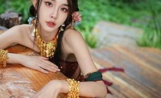 在舰长余多多Dudu的在线写真里，ASMR也能游泳，你信不信？