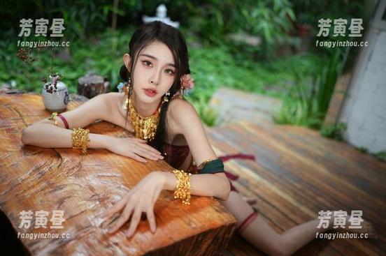在舰长余多多Dudu的在线写真里，ASMR也能游泳，你信不信？