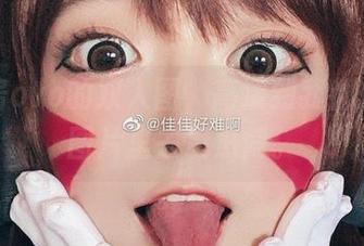 佳佳酱ovo的双人图，高清到我都想进入图片里去凑热闹。
