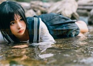 水花四溅！在线晒美图，兔玩映画的泳池盛典
