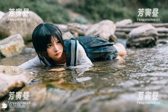 水花四溅！在线晒美图，兔玩映画的泳池盛典
