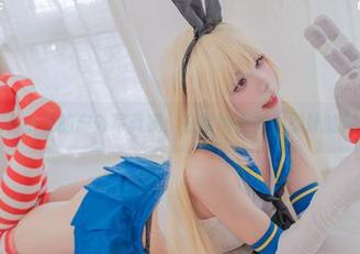 咬人小小兔的户外写真集：在草地上做个别针的传奇！