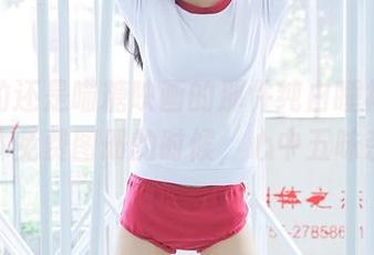 最爱的还是喵糖映画的那件纯白睡裙，翻阅这本免费图册的时候，心中五味杂陈。