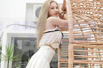 嗲囡囡 – 就是阿朱啊的校服美照：HD级别，想买回来穿的那种