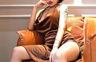 嗲囡囡 – 果儿Victoria的体操服写真，透着一点运动的活力和身形的张扬，结果我一直盯着屏幕出神…