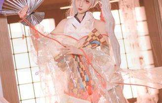 COS图集里奶狮不咬人版公孙离，这个组合让我心里一抹微妙的期待～
