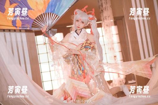 COS图集里奶狮不咬人版公孙离，这个组合让我心里一抹微妙的期待～