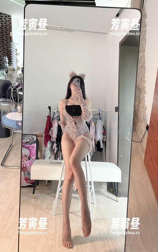 微密圈 - 小玉吃果冻的私拍作品：让“腿控”们哭在墙角的小腿与大腿接力赛！