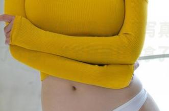 尤果网 – 孙晚桐新出泳装高清写真集，水面像打了个翻，才发现她只是拿了个浮排！