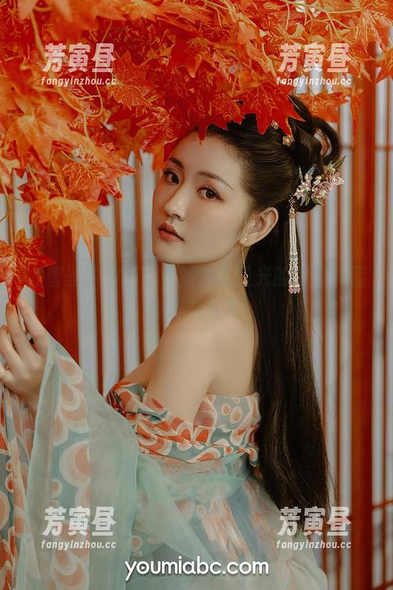 尤蜜荟 尤蜜荟的美图,竟然在无圣光的包围下显得更真实?