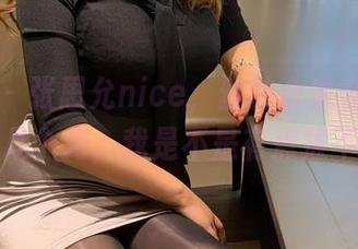 微密圈 – 张思允nice，丝袜合集在网盘里存了好几个月，我是不是有点拔不掉了？