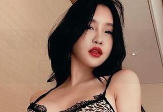 微密圈 – 张鑫baby在线分享，天台写真吗？自娱自乐进行中