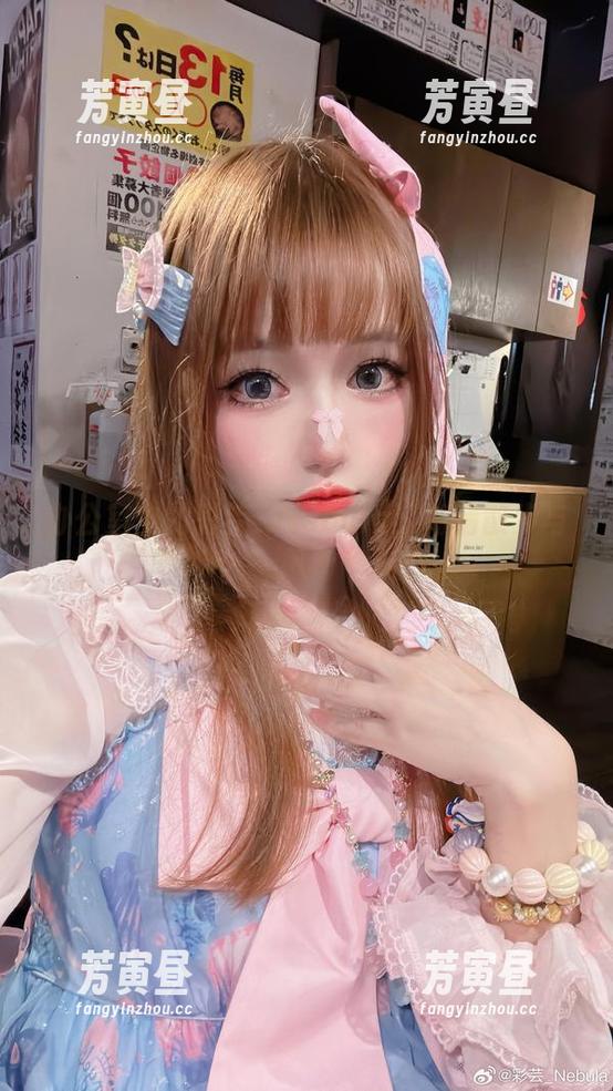 彩芸_Nebula 办公室中的彩芸_Nebula:高清散步与思考