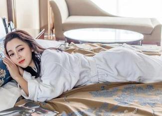 推女神 – 刘奕宁Lynn的短裙图册大放送，抓紧时间！不然短裙可要飞了哦