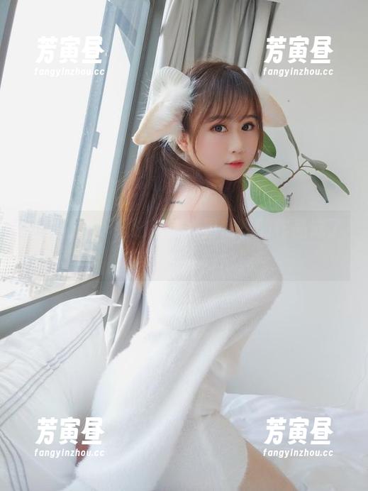 当是依酱吖扎进海边，图库里的作品成了她的戏水伙伴！