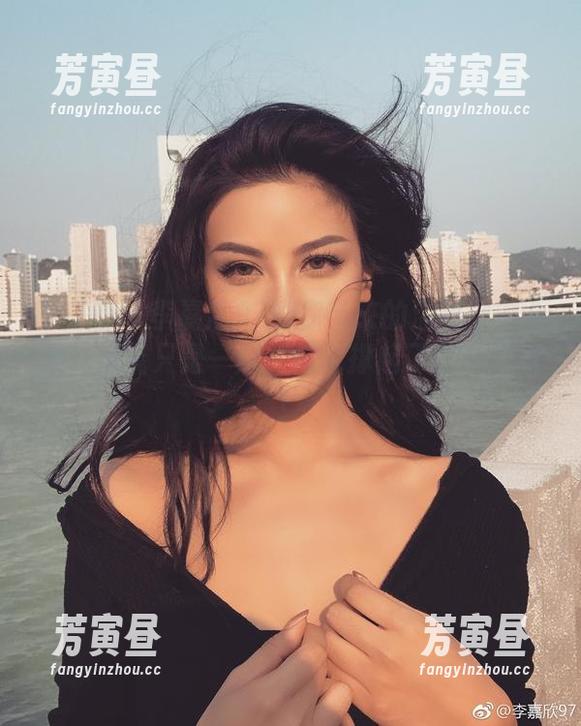 李嘉欣97 微密圈 - 李嘉欣97给你带来的漆皮罩罩合集,虽说只是一层,但它撑起了整个气场!
