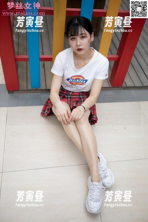 梦丝女神 - 学院风私房大片：玥玥操场上的小甜心合集，注意不要误入套路