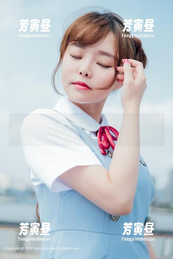 波萝社 - Monkey_小潘鼠的泳池写真，高清到每个浪花都能看得清清楚楚。