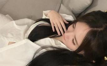 微密圈 – 这张原图，算得上是壁纸福利，玫桃泡芙的美脚抢了我的视线！