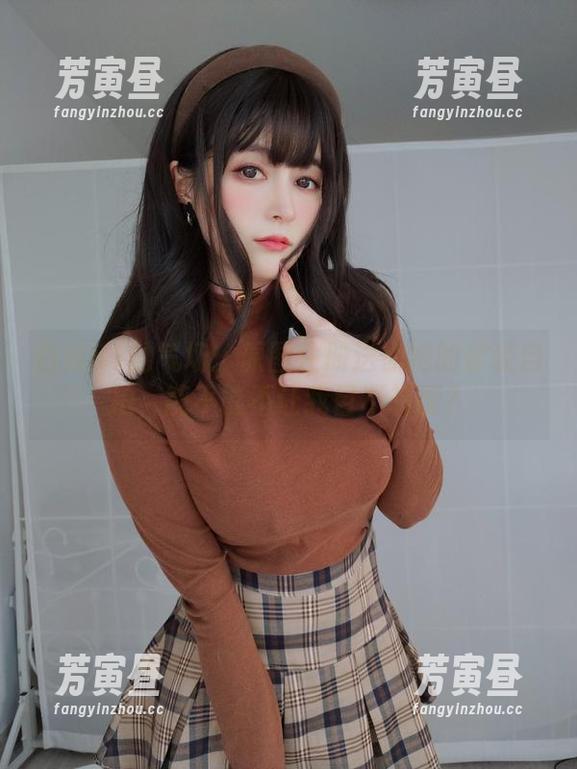 白银81的气场：原图注册送你她的套装自拍，能不能不让我目不转睛？