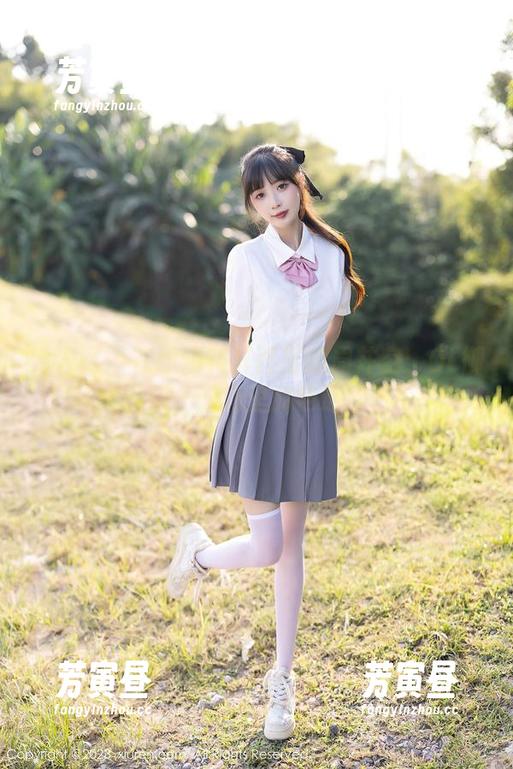 秀人网 - 在职场花样百出的周井空：OL御姐写真图册，职场里的艳遇指日可待！
