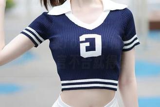 秀人网 – 想看媃柔rourou和她的丝袜图包吗？一言不合就得赞！