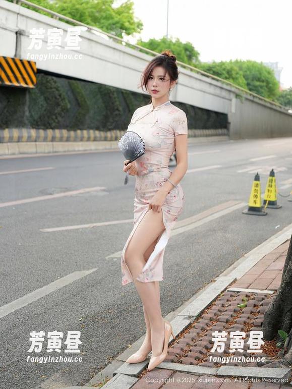 秀人网 - 林文文yooki护士形象，私房美图里藏着不少小心思呢