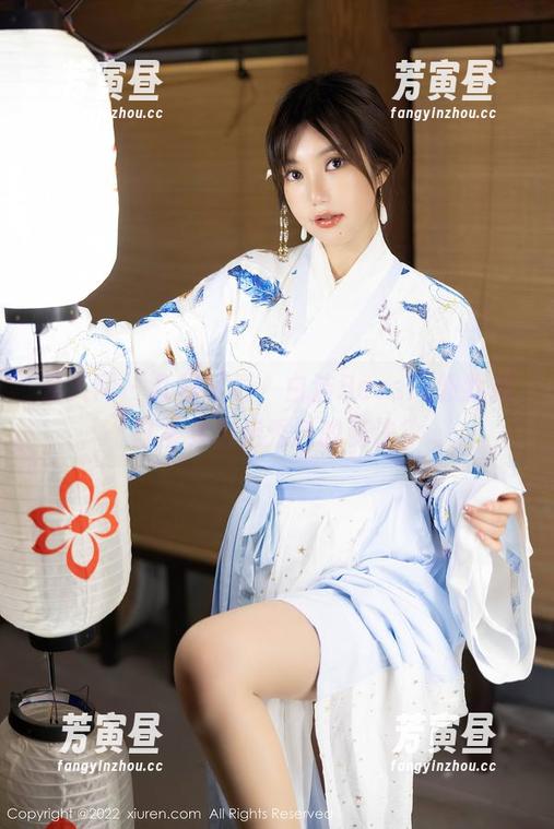 秀人网 - 红裙写真，白洁Bessie教我把日常穿出走秀感的秘诀？