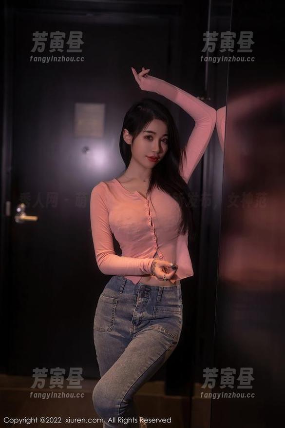 秀人网 - 萌白酱专属图集新发布，女神范儿没几个人能比。