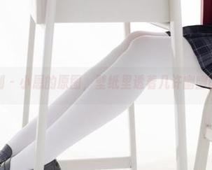 紧急企划 – 小恩的原图，壁纸里透着几许幽幽的轻盈。