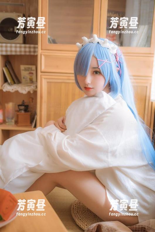 迷失在羽生三未的夏日写真里：一进门就想开冰箱。