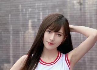 看腐团儿Ikaros，你能忍住不翻艾米莉娅的美图合集吗？