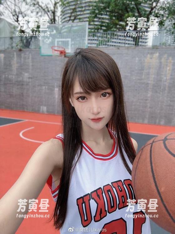 短裙来了！腐团儿Ikaros的新图片真让人想捣鼓捣鼓